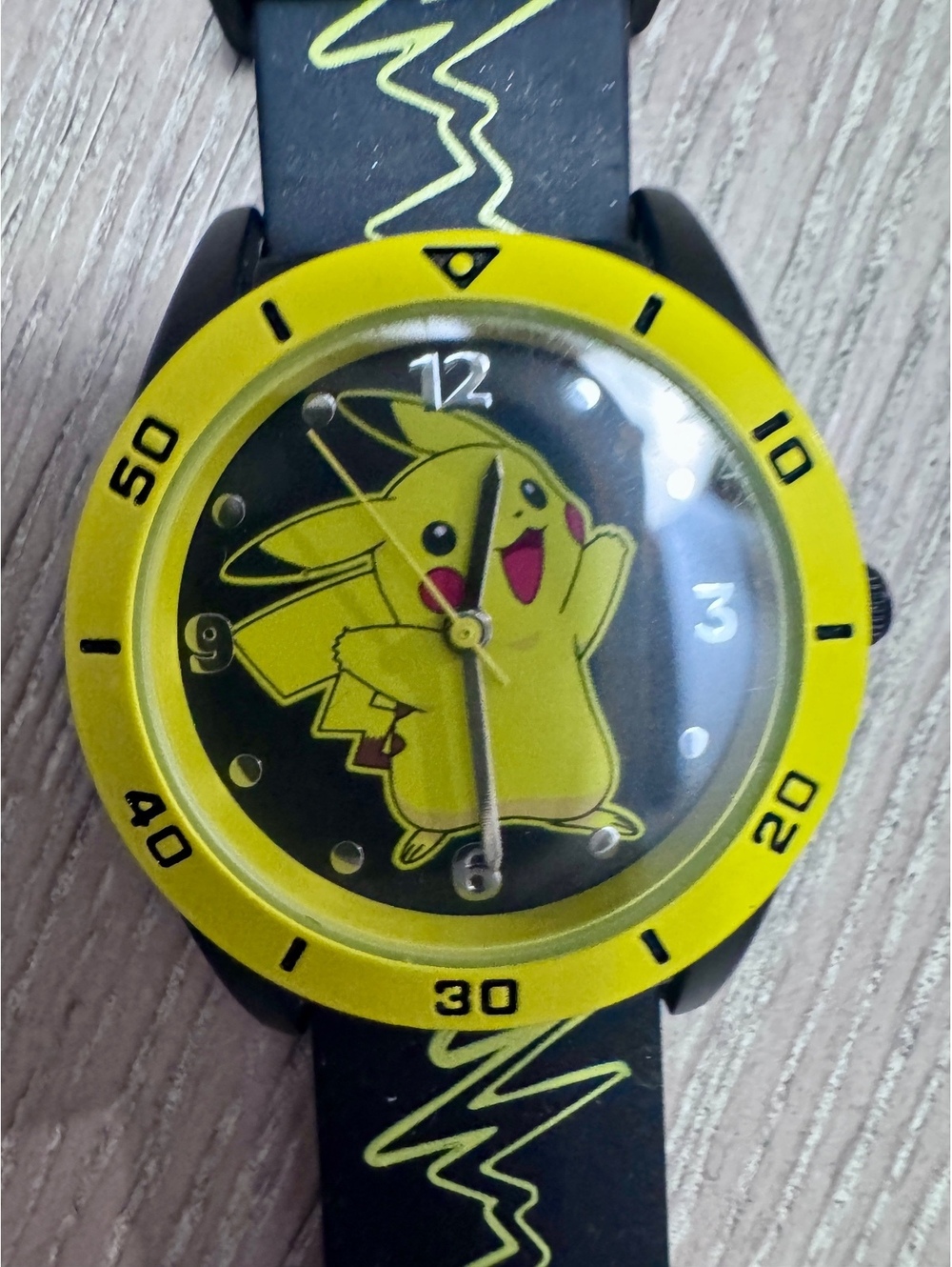 Pokemon Pikachu 2016 Kids yellow black wristwatch